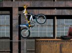 廃工場でバイクに乗るバランスゲーム TRIALS RIDE